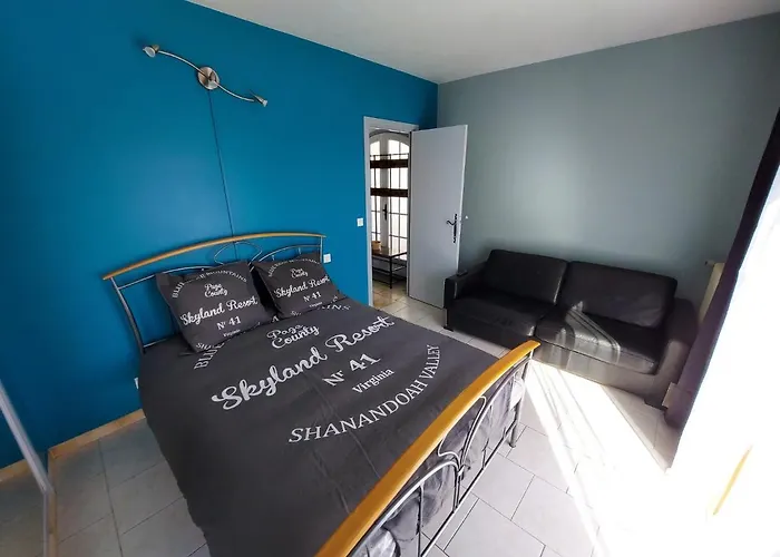 Le Neflier Holiday home Frejus